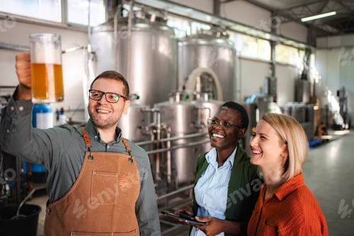 Preview: Brewer showing craft beer to happy customers