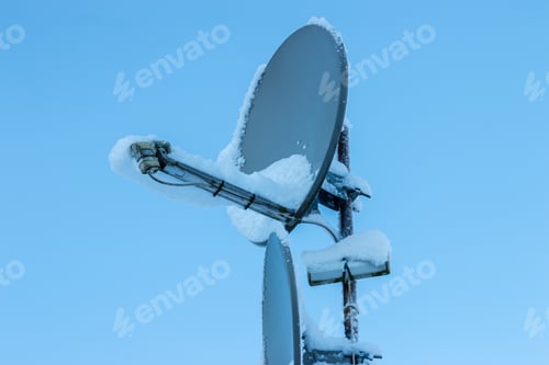 Preview: Snow-covered satellite dish prevents the reception signal to the TV