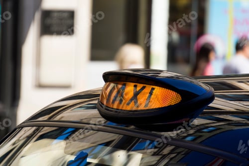 Preview: Cloce up of an illuminated taxi sign
