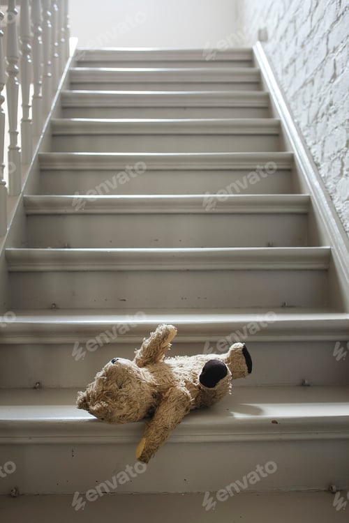 Preview: Teddybear on steps