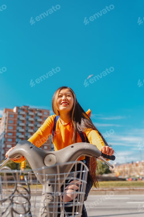 Preview: Chinese tourist girl