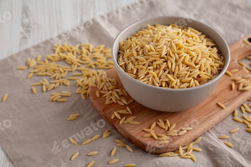 Preview: Organic Dried Orzo Pasta in a Bowl, side view.