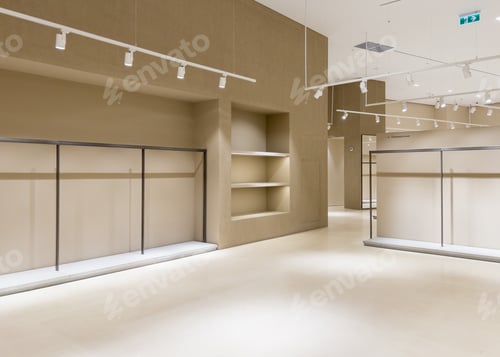 Preview: Moscow,Russia 10 08 2024 Cos Arket hm Empty closing magazine shop in Paveletskaya plaza station