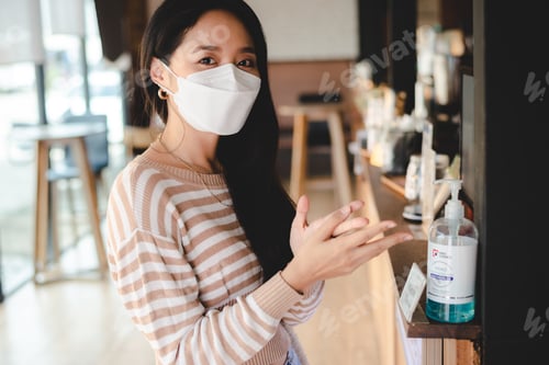 Preview: young Asian woman wearing surgical face mask for a new normal lifestyle living in city urban