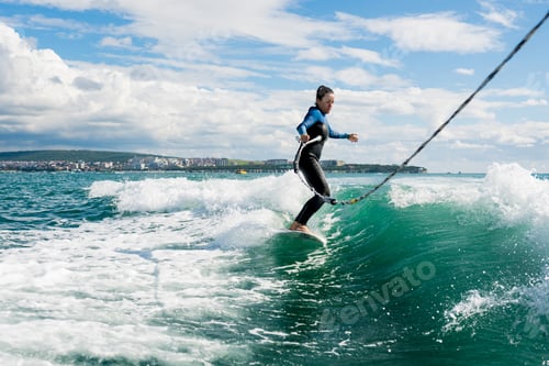 Preview: Wakesurfing