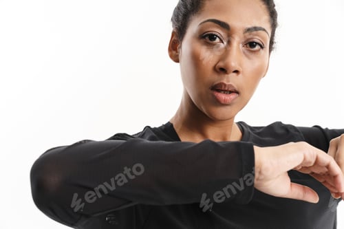 Preview: Focused african american woman doing exercise while working out