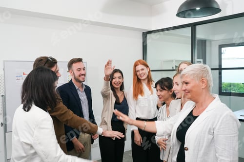 Preview: Business women