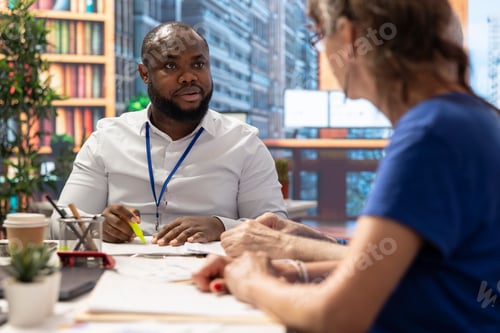 Preview: Broker expert highlighting important terms from the contract