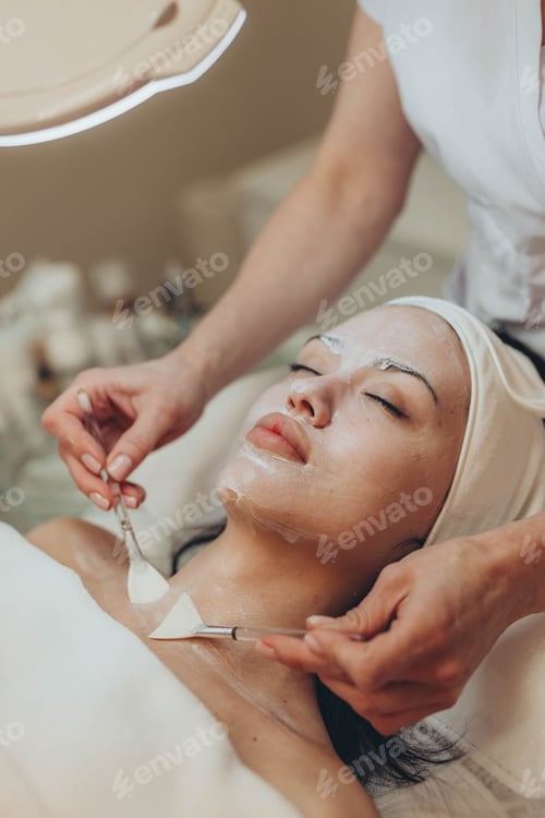 Preview: A girl at a cosmetologist does cosmetic procedures. Skin cleansing