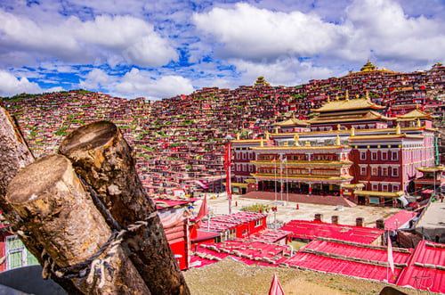 Preview: Beautiful view of the Larung Gar or Serta Tibetan Monastery on a cloudy day, China