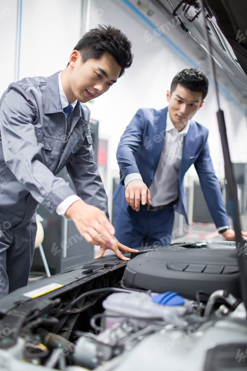 Preview: Auto mechanic talking with car owner