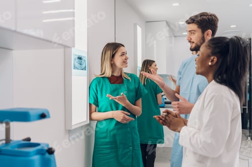 Preview: Group of doctors looking at x-ray image from jaw