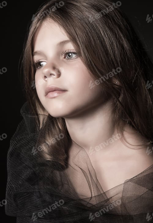 Preview: Girl Poses with Brown Hair and Black Mesh