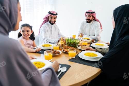 Preview: Happy arab family wearing saudi arabia clothing at home