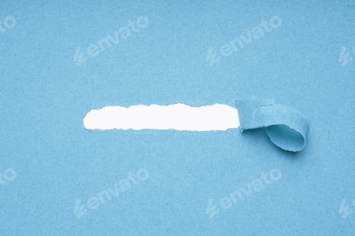 Vorschau: Ziehen Sie den blauen Papierhintergrund ab, um den versteckten Kopierraum darunter freizulegen