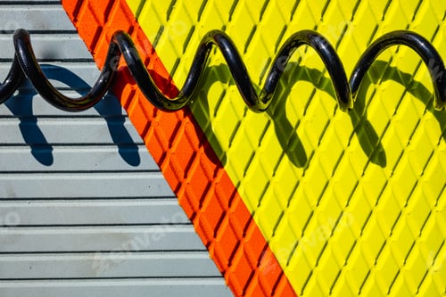 Preview: Wavy cable on a solid colored foam background.