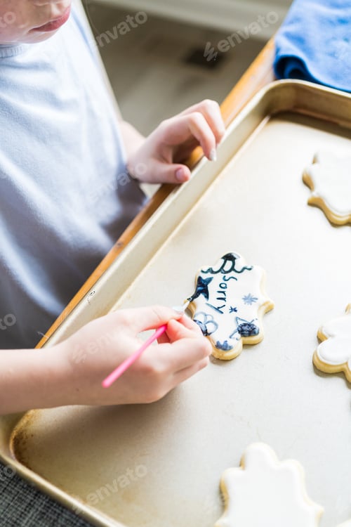 Preview: Little Girl Spells 'Sorry' on Iced Sugar Cookies