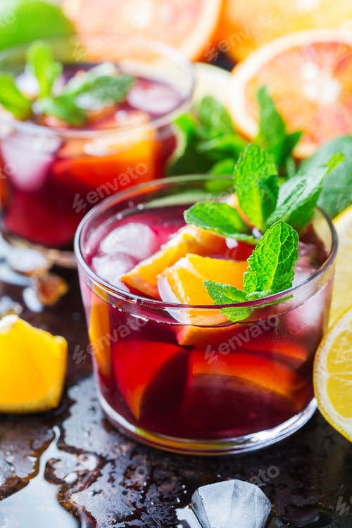 Preview: Spanish sangria cocktail and ingredients