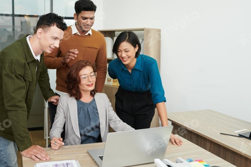 Preview: Business People Watching Presentation