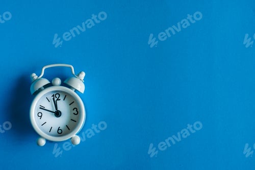 Preview: A little white clockwork on a bleu background with copy space