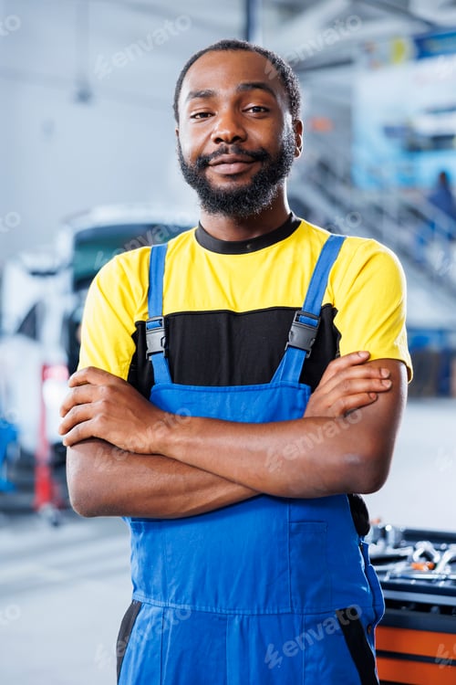 Preview: Portrait of proud car service expert