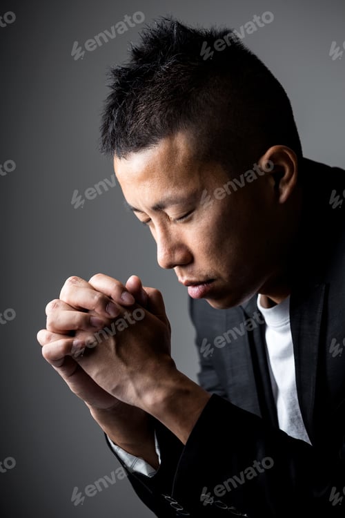 Preview: Man praying