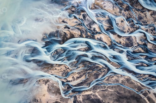 Vista previa: Resumen: Patrón de fusión de los ríos glaciares islandeses en verano en las tierras altas de Islandia