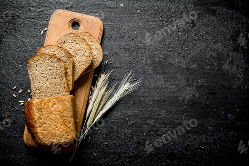 Preview: Sliced bread on a cutting Board with spikelets.