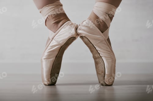 Preview: Close-up of ballerinas feet in pointe shoes on studio floor