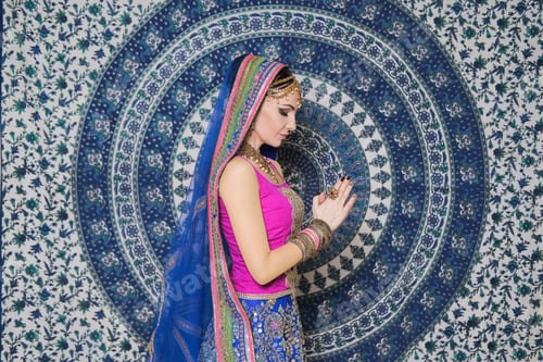 Preview: Portrait Of A Female Model In Ethnic Indian Costume With Jewellery And Traditional Makeup.