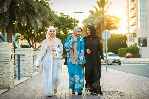 Preview: Arabic women in Dubai