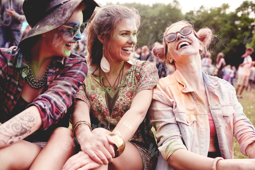Preview: Happy girls at the summer festival