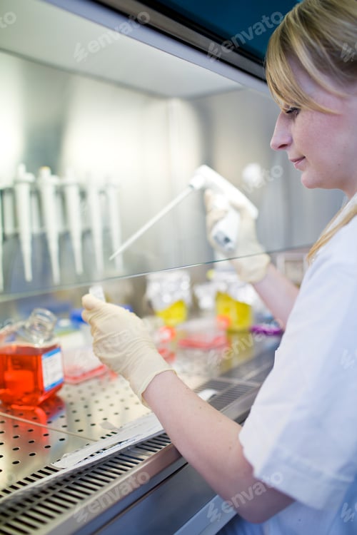 Preview: portrait of a female researcher doing research in a lab (color t