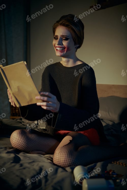 Preview: Grungy Chic Reads a Book in Bed