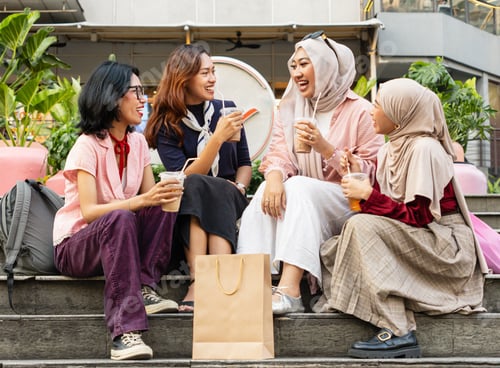 Preview: Happy Asian girls having fun drinking tea and coffee after weekend shopping