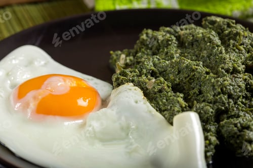 Preview: Stewed nettles with egg