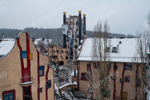 Preview: Snow covering Hundertwasserhouse building