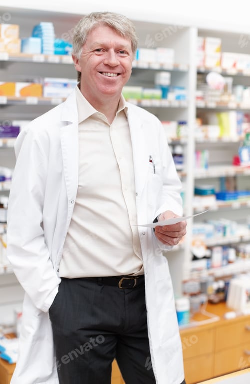 Preview: Pharmacist with medical prescription