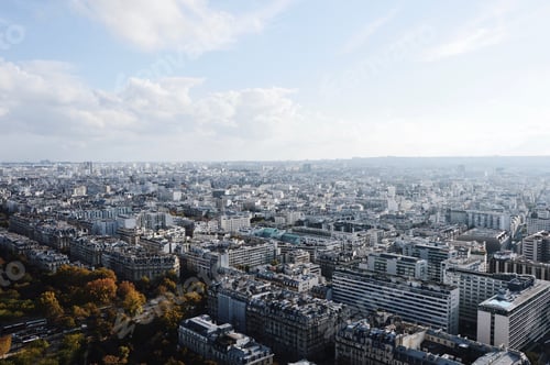 Preview: Aerial view of a city and sky, horizon