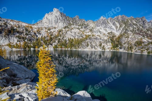 Preview: Alpine lake