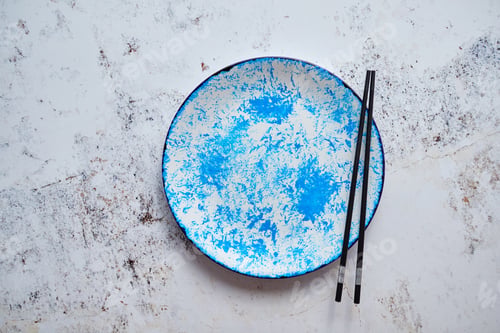 Preview: Stylish Blue and White Plate with Chopsticks