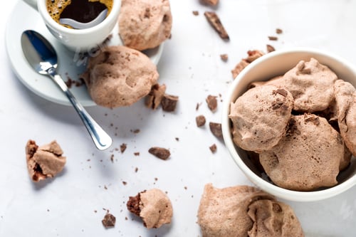 Preview: Chocolate meringue cookies