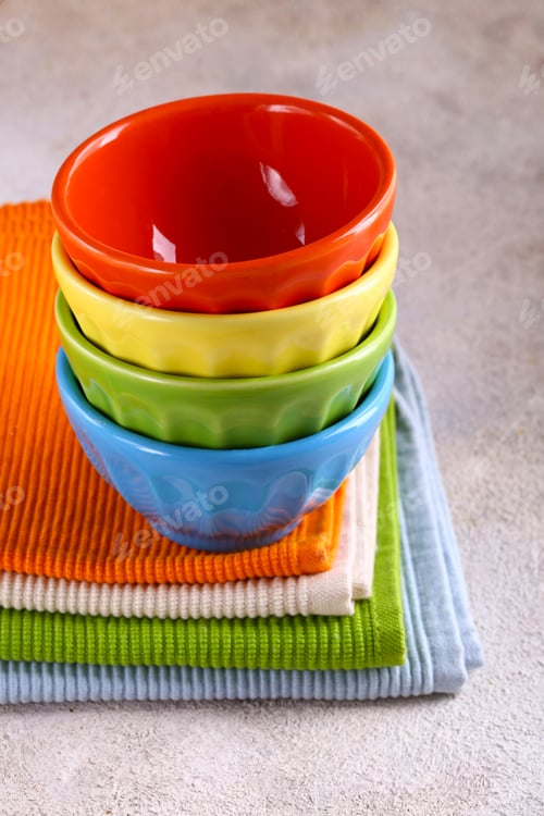 Preview: Colored Bowls Utensils