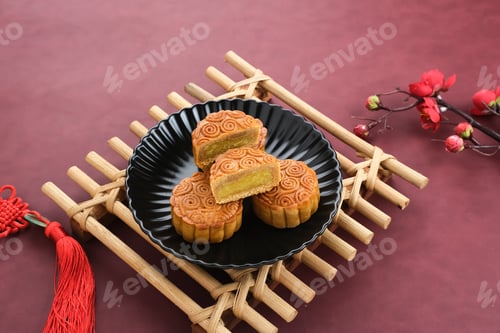 Preview: Moon Cake, traditional Chinese snack