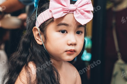 Preview: Asian girl wearing dress with pretty headwear