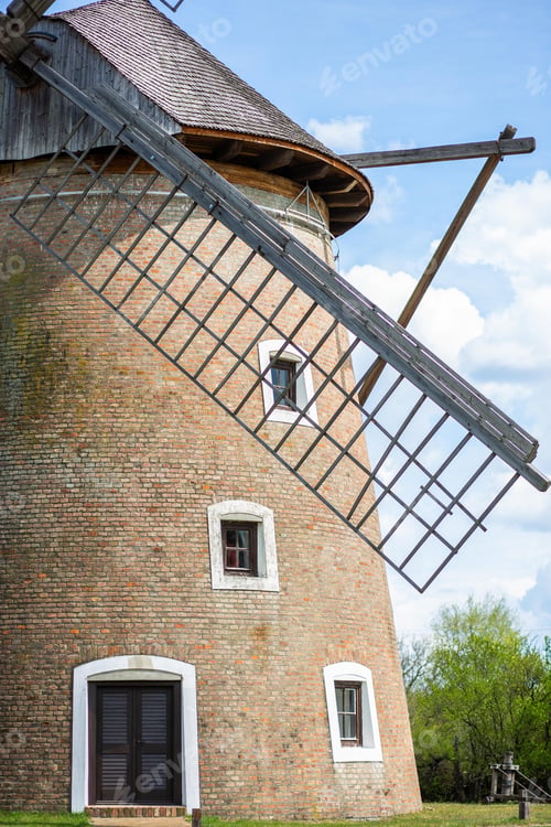 Preview: Vertical shot of a brick windmill in Opusztaszer village, Hungary