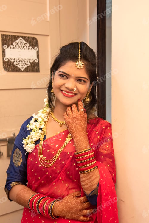 Preview: Indian bride wearing traditional clothes in marriage ceremony.