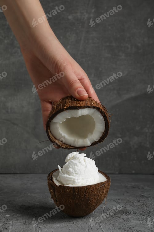 Preview: Summer dessert - ice cream, ice cream with coconut