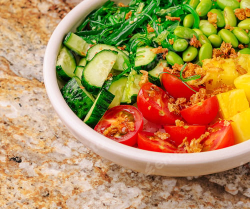 Preview: Fresh and colorful salad bowl with vegetables and fruits for healthy eating