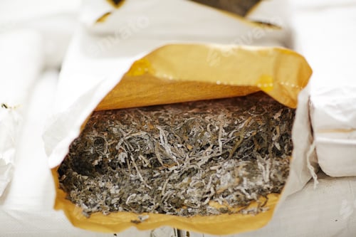 Preview: Pressed seaweed in paper sack